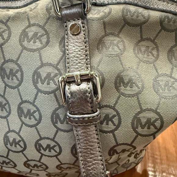 Michael Kors Monogram Gray Bag - Picture 11 of 16